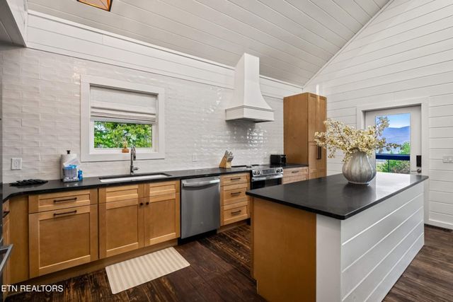 1433 Garrett Place, Gatlinburg, TN 37738