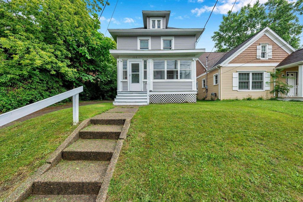 732 Chicago Avenue, Lansing, MI 48915