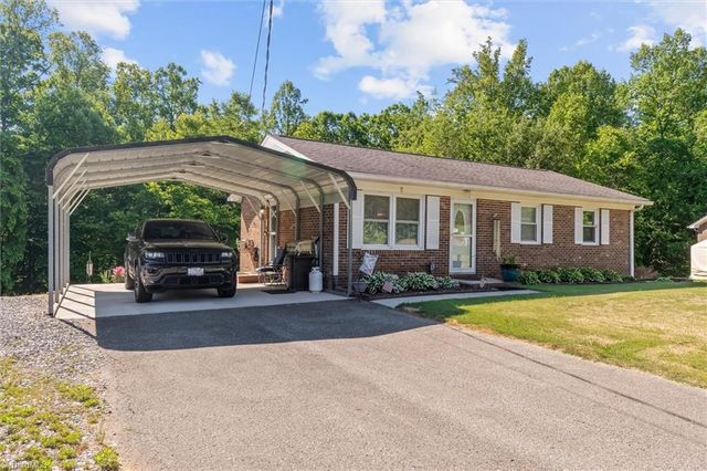 224 Delaware Avenue, Mount Airy, NC 27030
