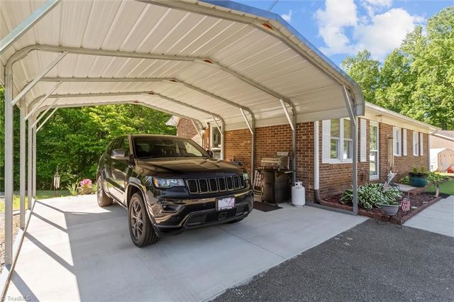 224 Delaware Avenue, Mount Airy, NC 27030