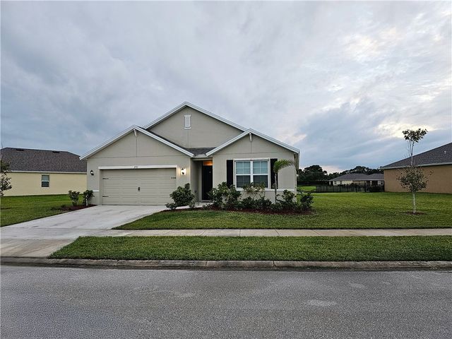 2735 Hanover Street SW, Vero Beach, FL 32968