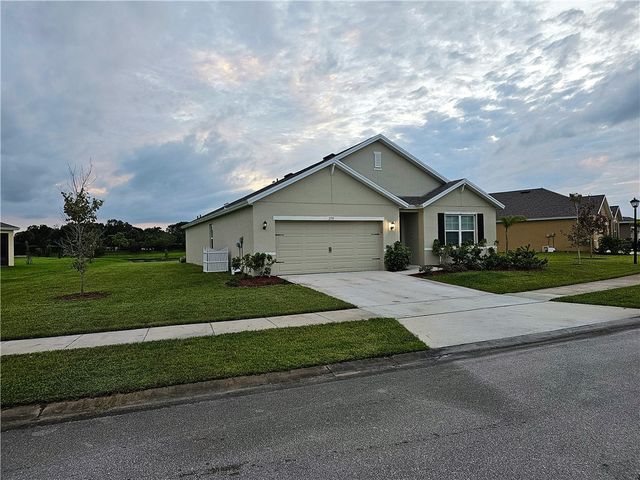 2735 Hanover Street SW, Vero Beach, FL 32968