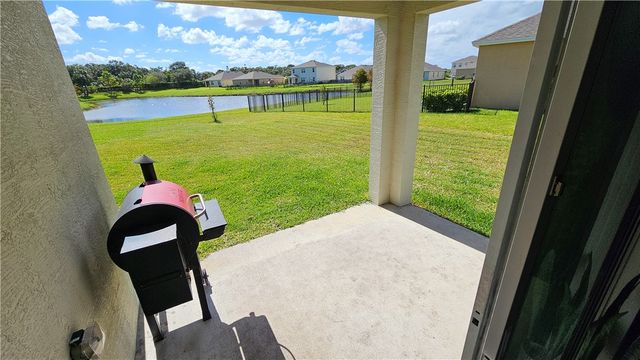 2735 Hanover Street SW, Vero Beach, FL 32968