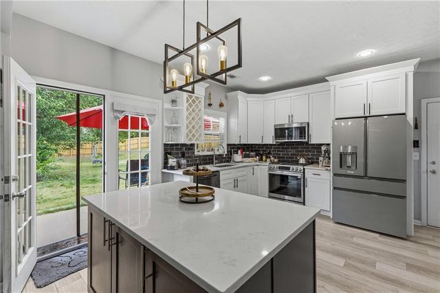 906 Milton Circle, Loganville, GA 30052