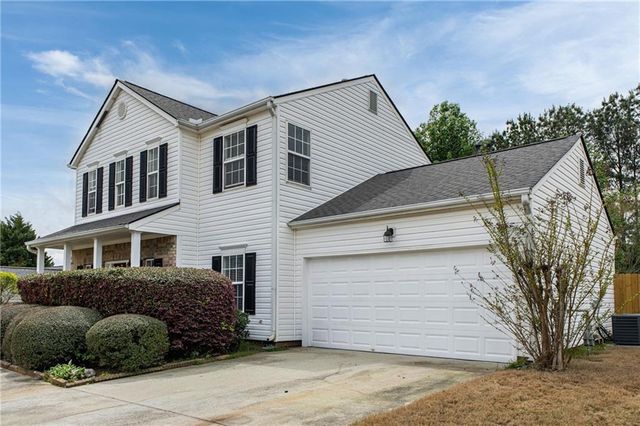 906 Milton Circle, Loganville, GA 30052