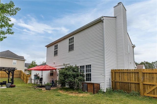 906 Milton Circle, Loganville, GA 30052