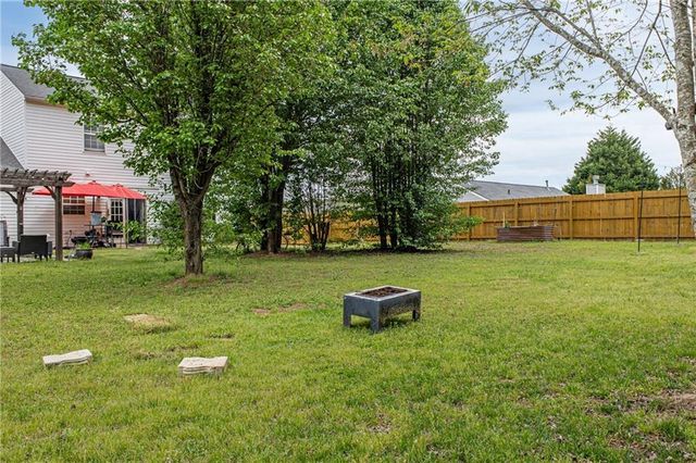 906 Milton Circle, Loganville, GA 30052