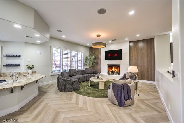 7520 Captains Harbor Drive, Las Vegas, NV 89117