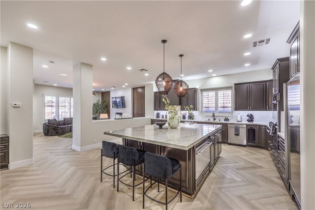 7520 Captains Harbor Drive, Las Vegas, NV 89117