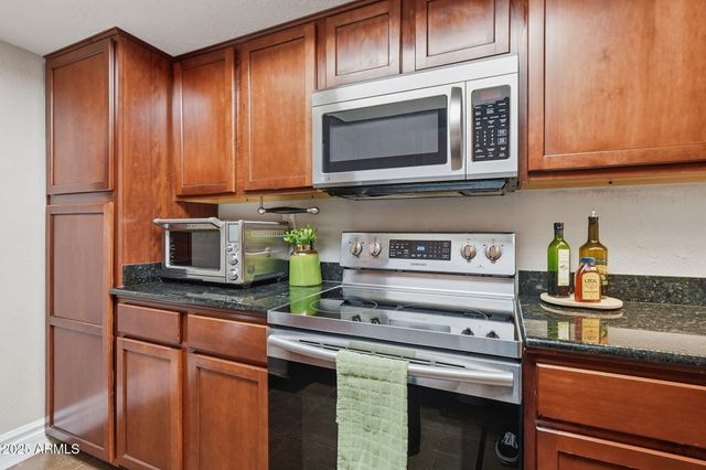 3825 E CAMELBACK Road 230, Phoenix, AZ 85018