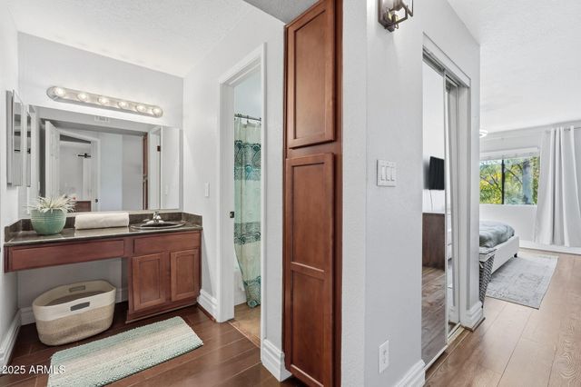 3825 E CAMELBACK Road 230, Phoenix, AZ 85018