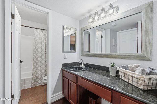 3825 E CAMELBACK Road 230, Phoenix, AZ 85018