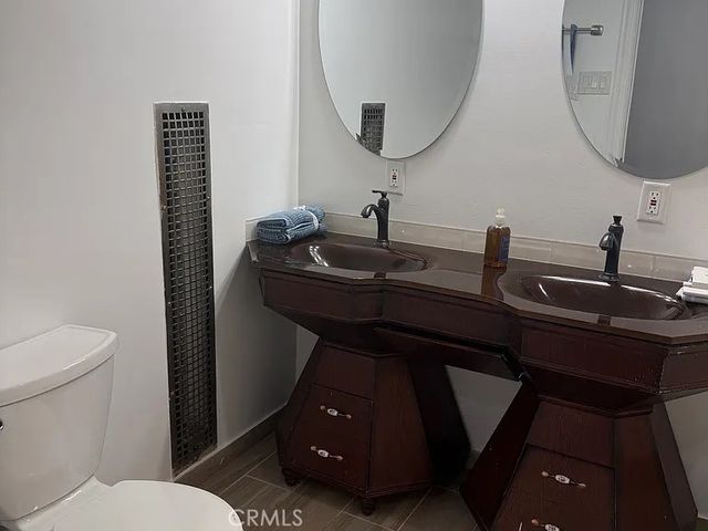 22522 Clarendon, Los Angeles, CA 91367
