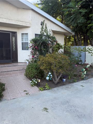 22522 Clarendon, Los Angeles, CA 91367