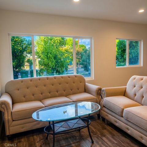 22522 Clarendon, Los Angeles, CA 91367
