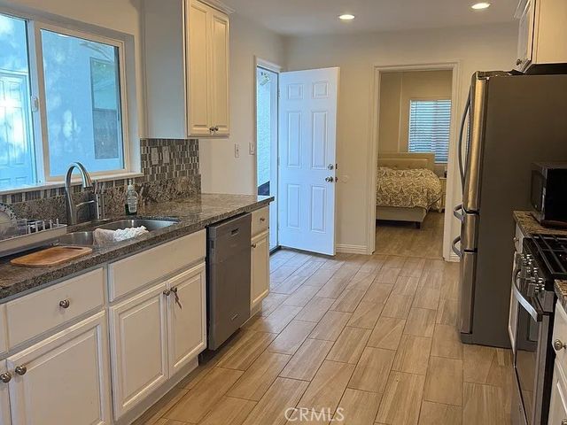 22522 Clarendon, Los Angeles, CA 91367