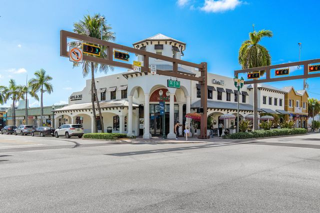 830 Lake Shore Drive, Delray Beach, FL 33444