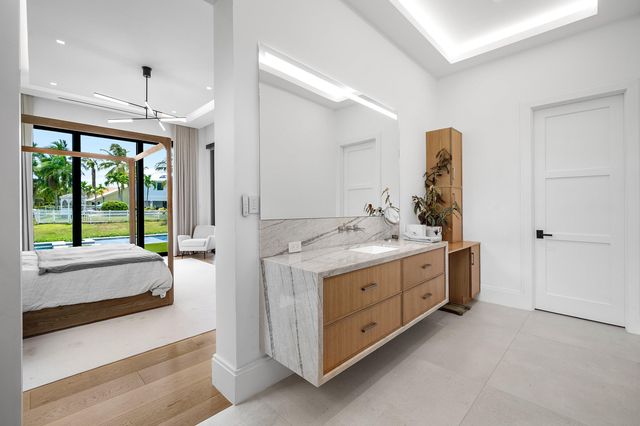 830 Lake Shore Drive, Delray Beach, FL 33444