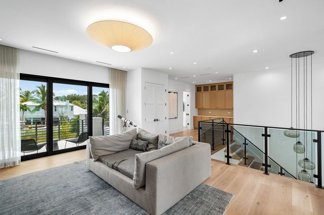 830 Lake Shore Drive, Delray Beach, FL 33444