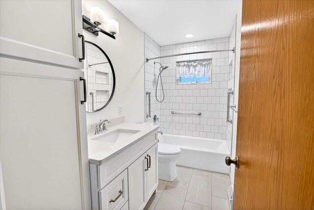 4175 Mahoney Road, Mcfarland, WI 53558