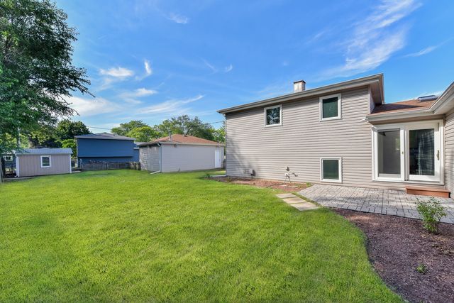 5S480 Campbell Drive, Naperville, IL 60563
