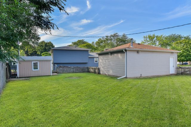 5S480 Campbell Drive, Naperville, IL 60563
