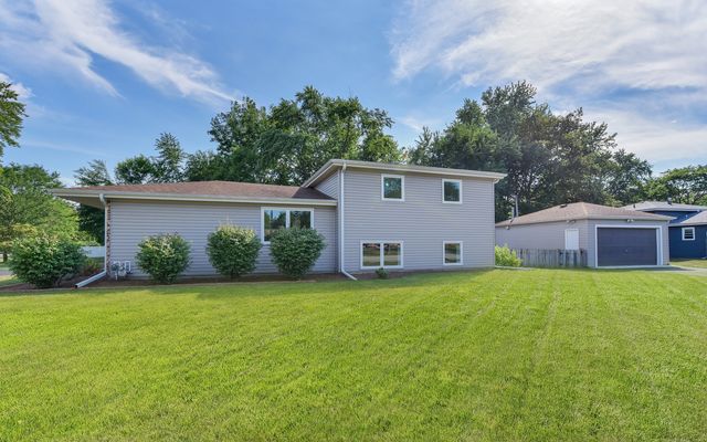 5S480 Campbell Drive, Naperville, IL 60563