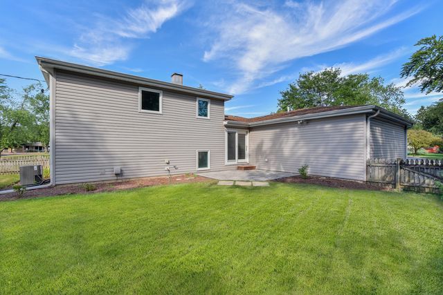 5S480 Campbell Drive, Naperville, IL 60563