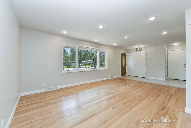 5S480 Campbell Drive, Naperville, IL 60563