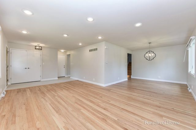 5S480 Campbell Drive, Naperville, IL 60563