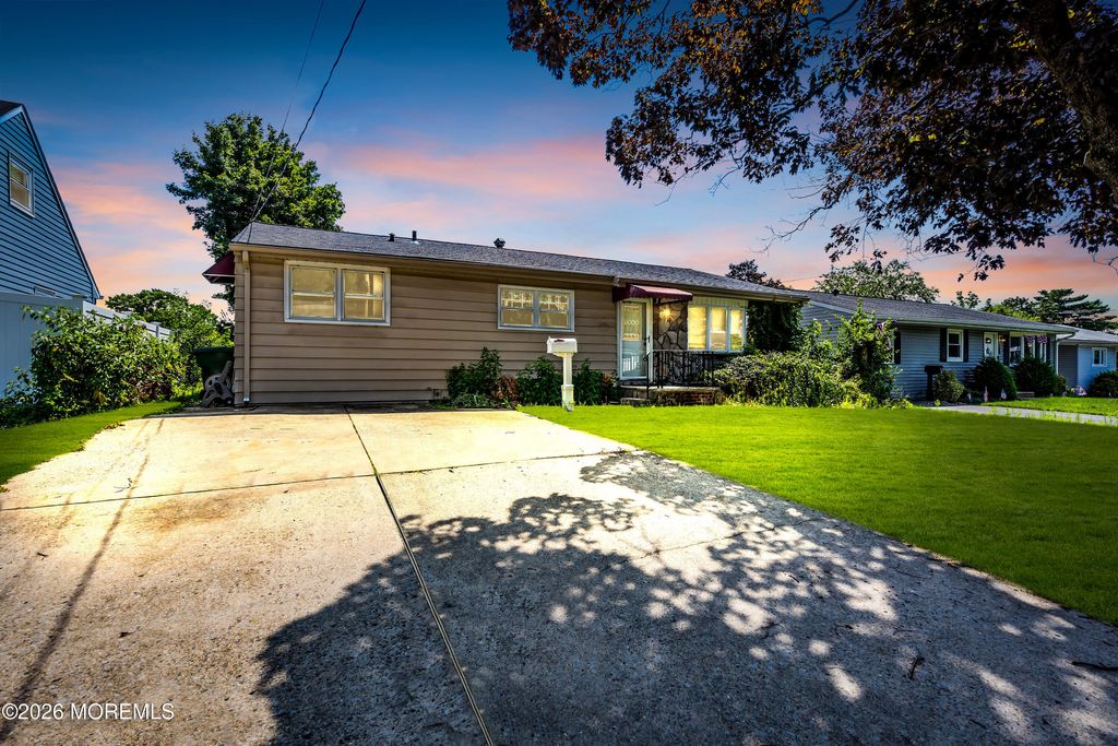 106 Kendall Drive, Sayreville Boro, NJ 08872