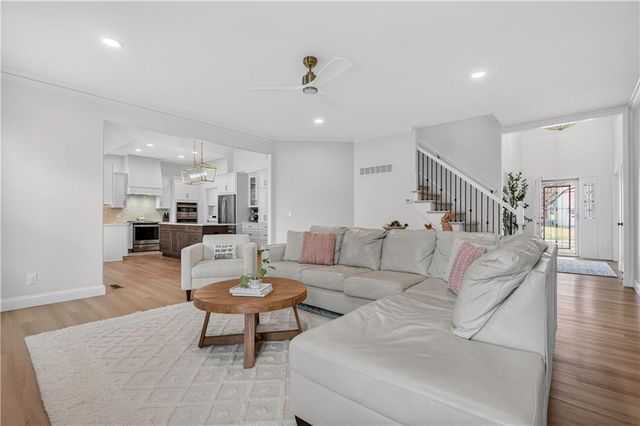 9911 W 124th Terrace, Overland Park, KS 66213