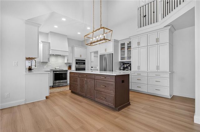 9911 W 124th Terrace, Overland Park, KS 66213