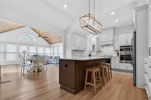 9911 W 124th Terrace, Overland Park, KS 66213