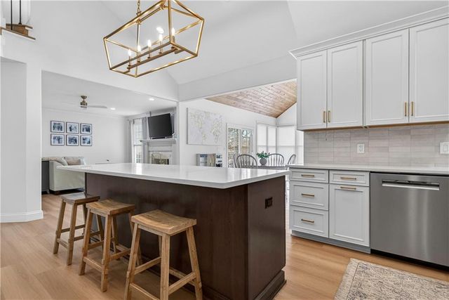 9911 W 124th Terrace, Overland Park, KS 66213