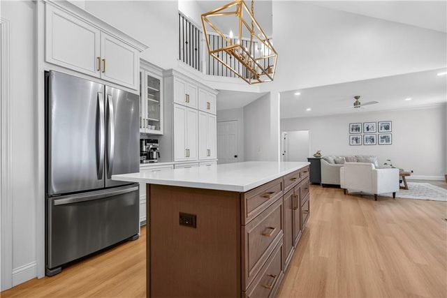 9911 W 124th Terrace, Overland Park, KS 66213