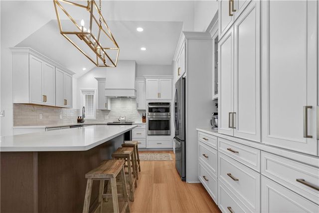 9911 W 124th Terrace, Overland Park, KS 66213