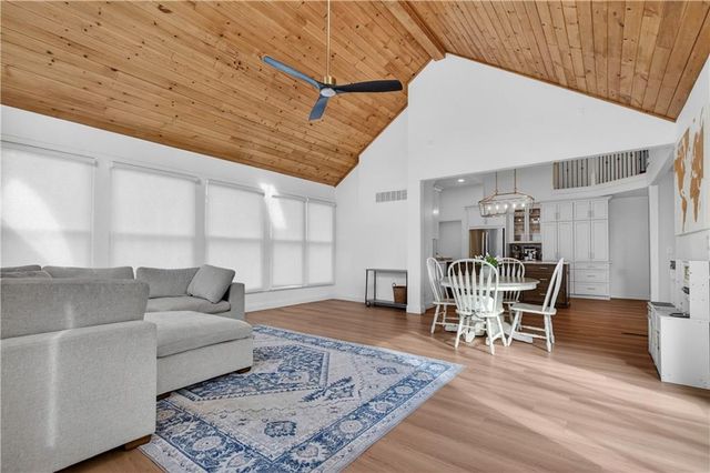 9911 W 124th Terrace, Overland Park, KS 66213