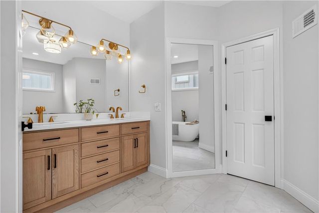 9911 W 124th Terrace, Overland Park, KS 66213