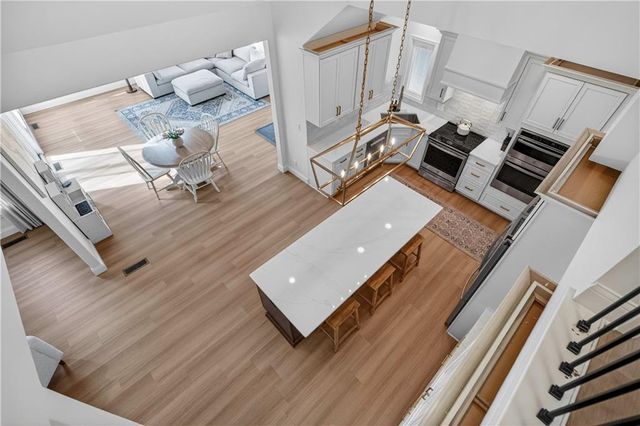 9911 W 124th Terrace, Overland Park, KS 66213