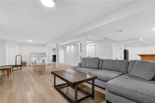 9911 W 124th Terrace, Overland Park, KS 66213