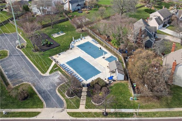 9911 W 124th Terrace, Overland Park, KS 66213