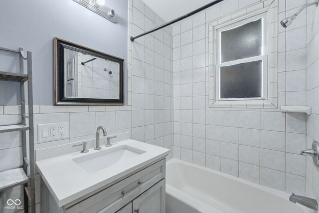 2221 Central Avenue, Anderson, IN 46016