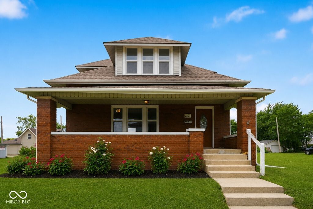2221 Central Avenue, Anderson, IN 46016