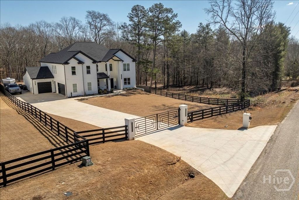 Image 1 of property listing at 1017 Fleeman Road, Hoschton, GA 30548