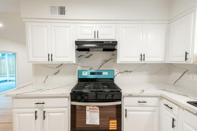 2612 Renn, Clovis, CA 93611