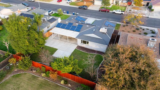 2612 Renn, Clovis, CA 93611