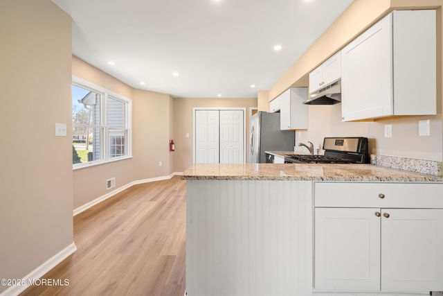 7 Lake Avenue, Island Heights, NJ 08732