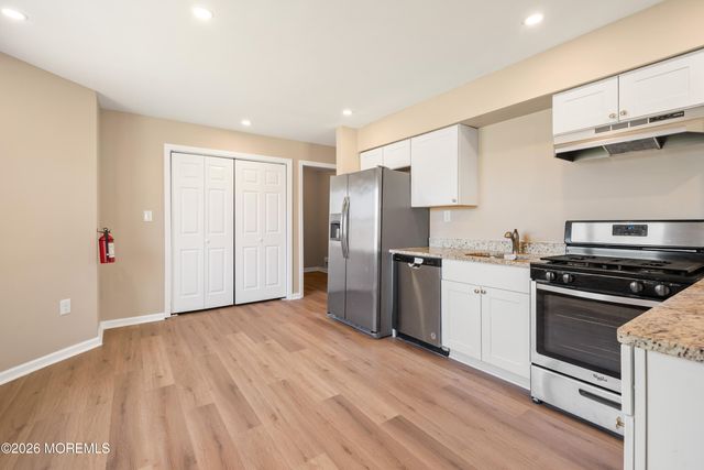 7 Lake Avenue, Island Heights, NJ 08732