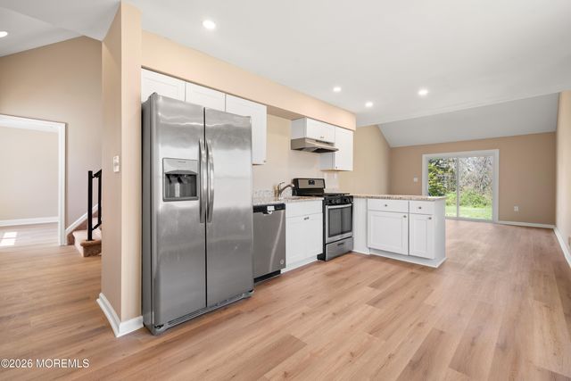 7 Lake Avenue, Island Heights, NJ 08732